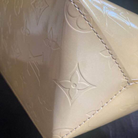 Louis Vuiton Vernis Monogram Reade PM Handbag - Picture 5 of 13